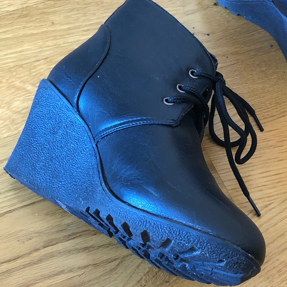 Boots - Picture 5 of 6